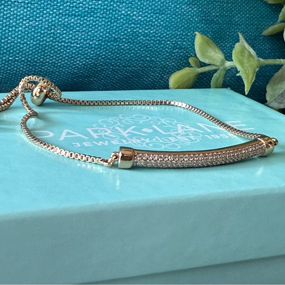 Elegant Gold Bar Bracelet